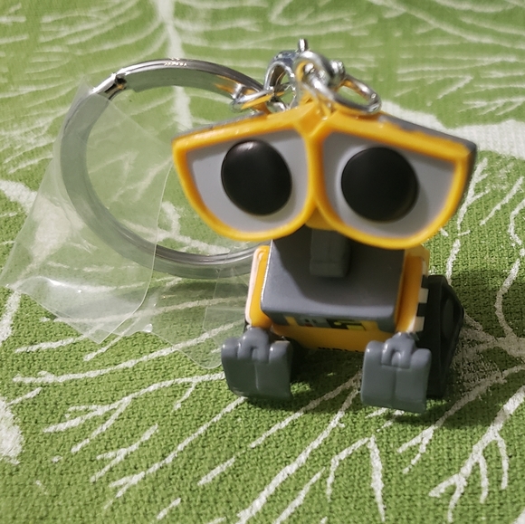 🆕️💛Wall-E Funko Pop Keychain - Picture 5 of 5